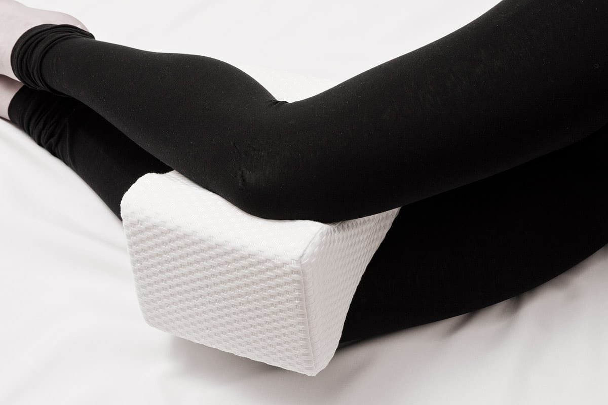 Best Knee Pillow Reviews and buying guide by www.dailysleep.org